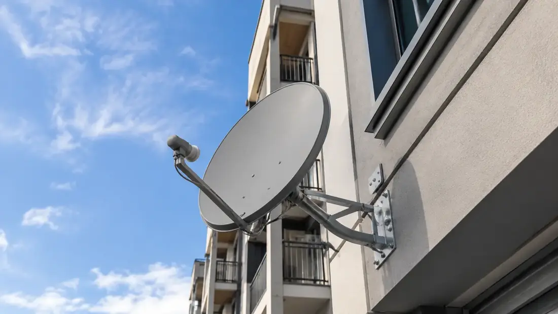 Sectional-title block with shared DSTV distribution system